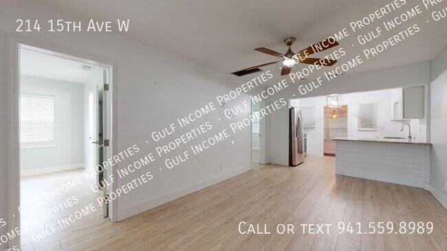 Building Photo - 214 15th Ave W