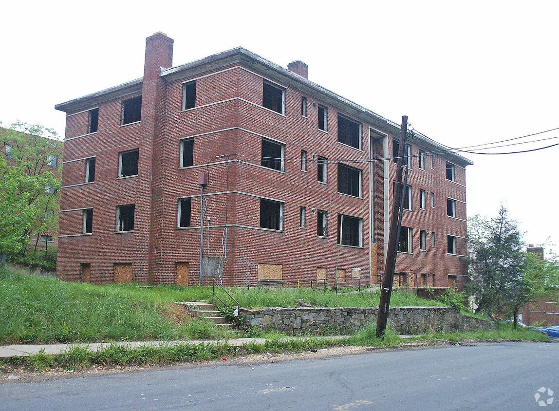 Building Photo - 2335 Altamont Pl SE