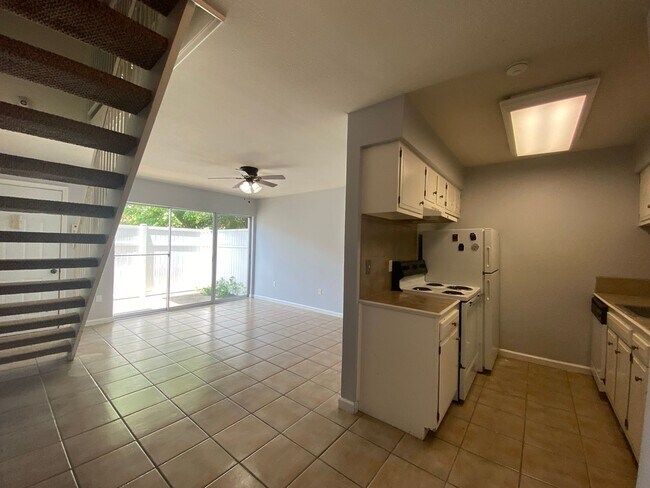 Foto del edificio - Cozy University View Condo Just Minutes from LSU