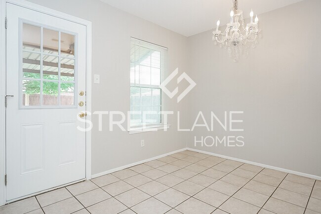 Building Photo - Charming 3 Bedroom in Cleburne!