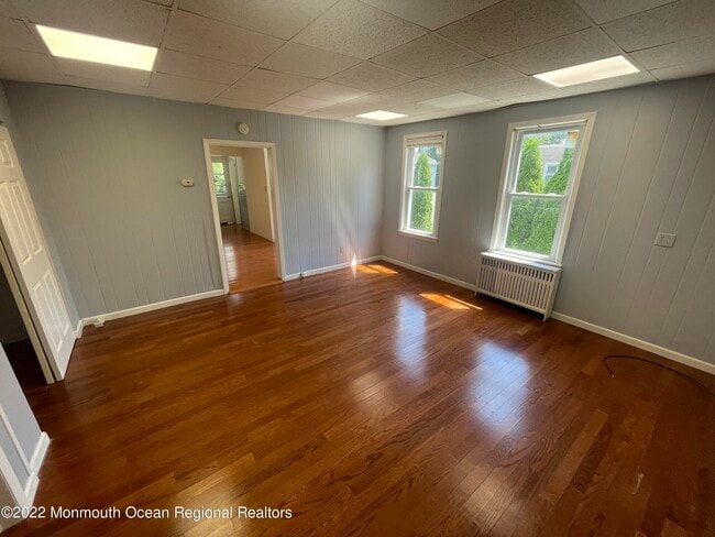 Building Photo - 213 Chelsea Ave