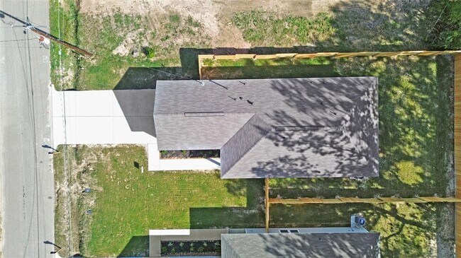 Foto del edificio - 105 Rogers Ave