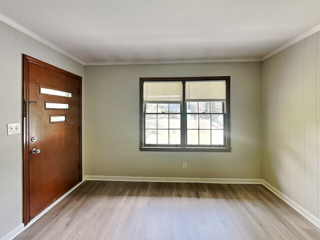 Building Photo - 6080 Mulberry St