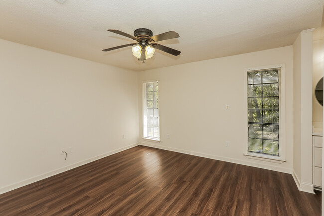 Building Photo - 1606 Edgewood Pl