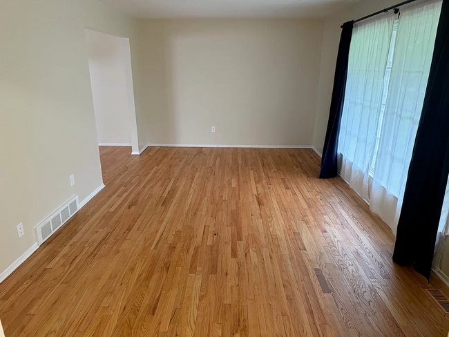 Building Photo - 2884 E Eisenhower Pky