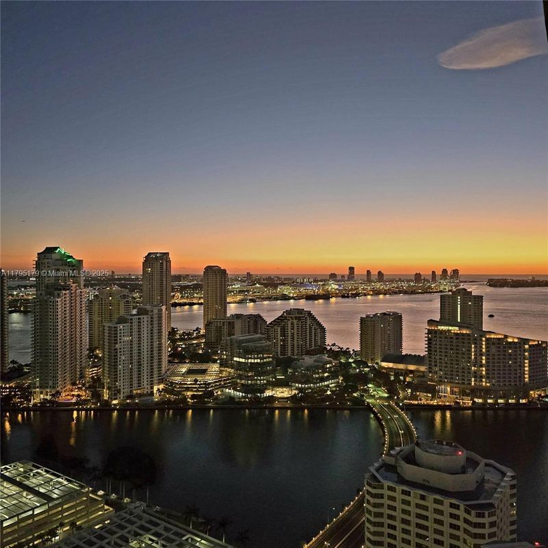 Foto principal - 950 Brickell Bay Dr