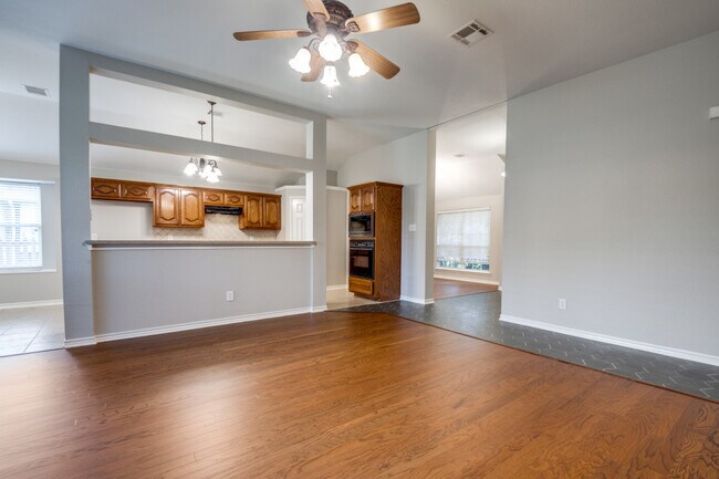 Building Photo - 1845 Avonlea Dr