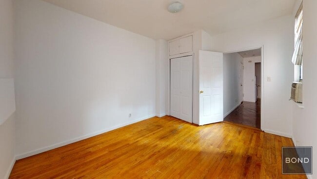 Building Photo - 92 Third Avenue