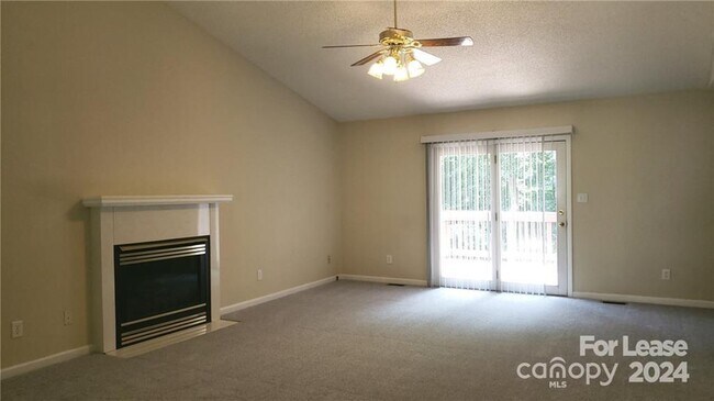 Foto del edificio - 6972 Forest Manor Dr