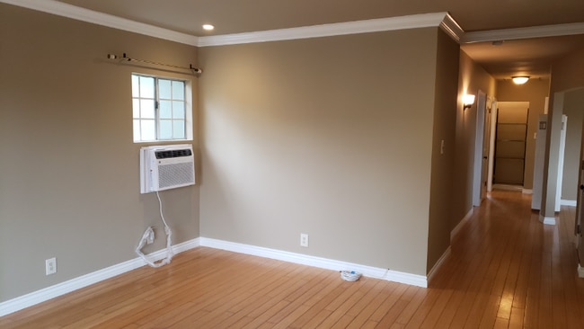 Building Photo - 1435 S Sierra Bonita Ave