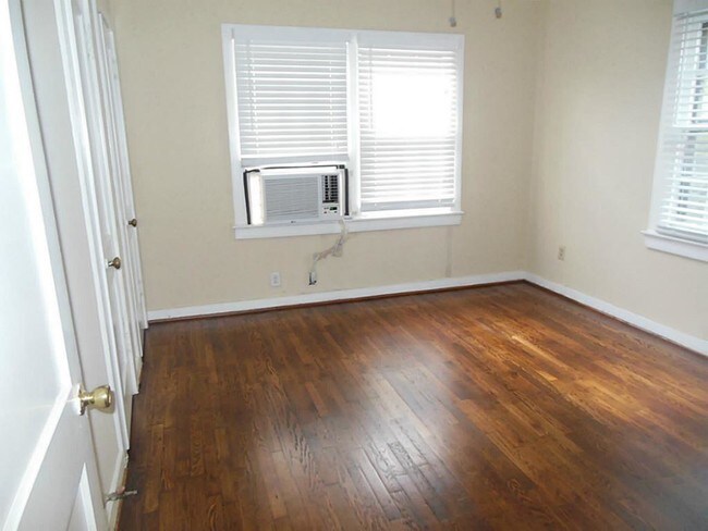 Building Photo - 3110 Southmore Blvd