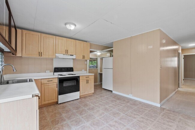 Foto del edificio - 5 bed/2 bath single family home on the Nuu...