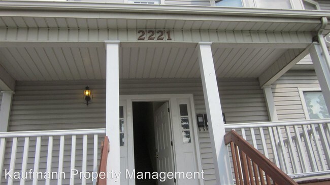 Building Photo - 2221 S Clinton St