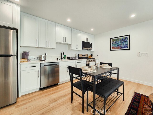Foto del edificio - 22131 Bassett St
