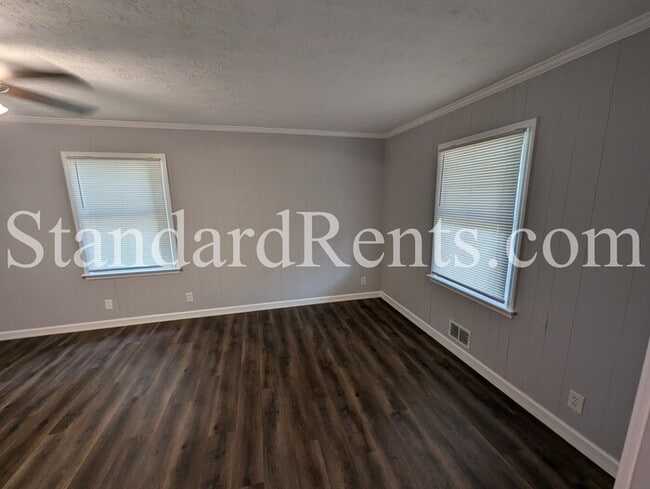 Building Photo - 2591 Kings Cir NW