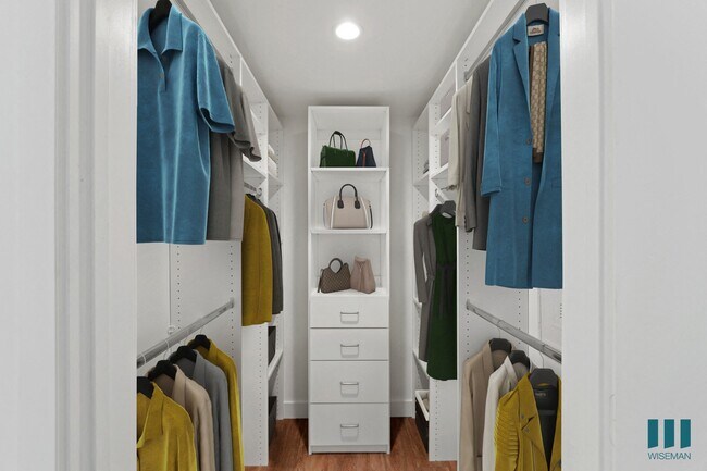 Vestidor con organizadores incorporados - Rosewood Heights by Wiseman