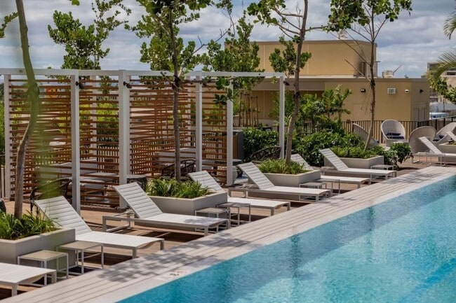 Foto del edificio - 987 Queen St