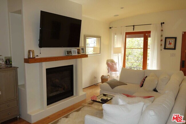 Foto del edificio - 6103 Scenic Ave