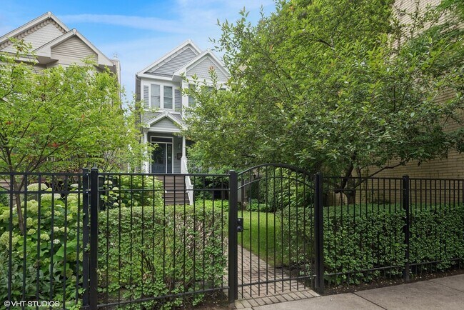 Foto del edificio - Luxurious Single Family Home in Lincoln Sq...