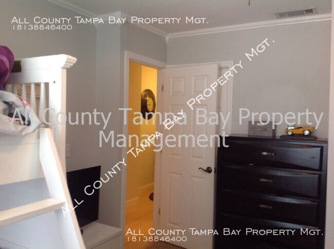 Building Photo - Beautiful 3/2 Townhome, GREAT location!