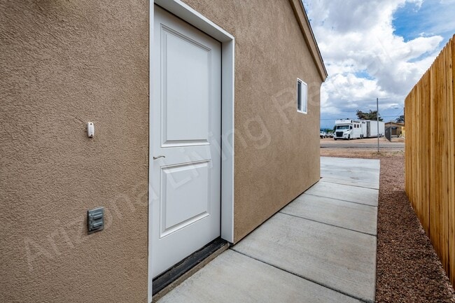 Building Photo - 2185 E Butler Ave