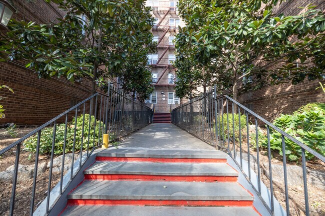 Foto de la entrada - Blossom Gardens Apartments
