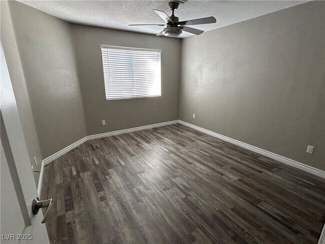 Building Photo - 6873 Tamarus St