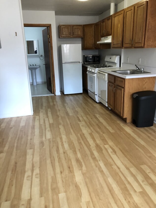 Primary Photo - 51 Davis Ave