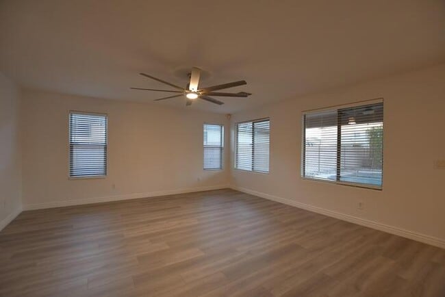 Building Photo - 2032 W Agrarian Hills Dr