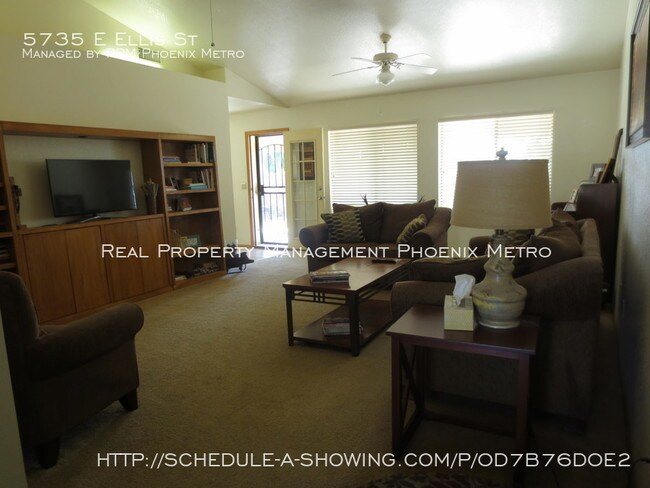 Building Photo - 5 BEDROOM MESA HOME!!