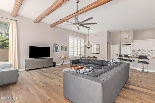 Building Photo - 7944 E Parkview Ln