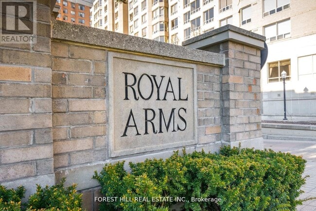 Building Photo - 5418 Yonge St