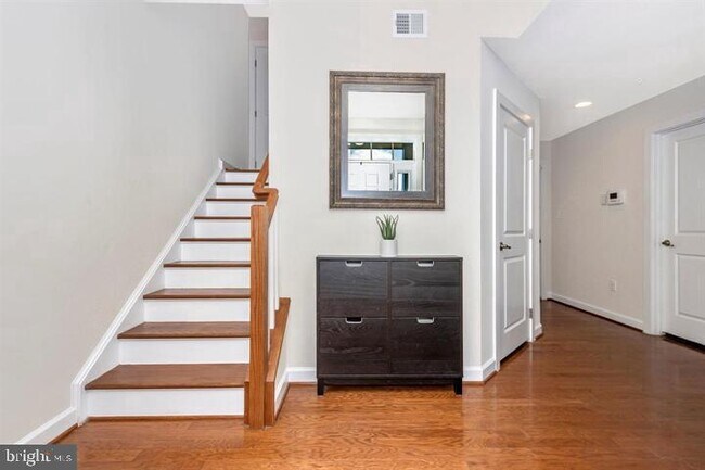 Foto del edificio - 9112 Kenway Ln