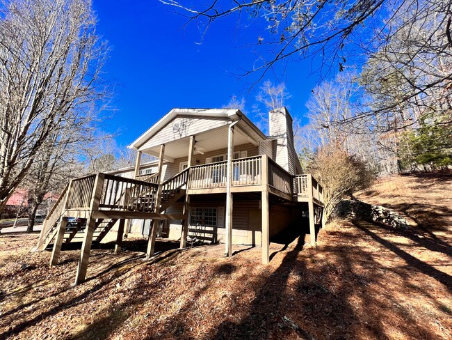 Building Photo - Blacksburg, 4 BR / 3 BA, Available April 1st