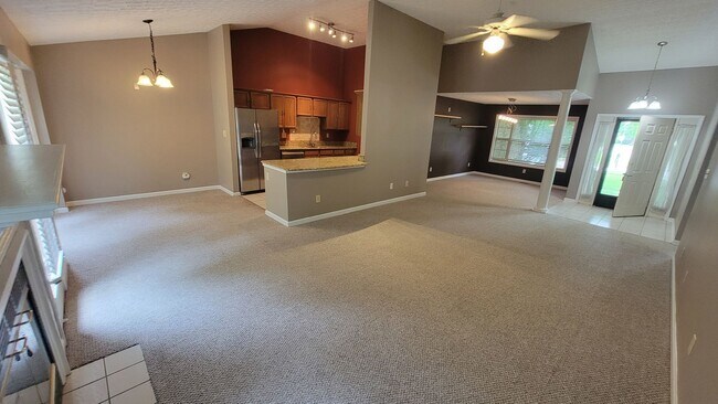 Foto del edificio - Fabulous 3 bedroom 3 bath walk- out ranch