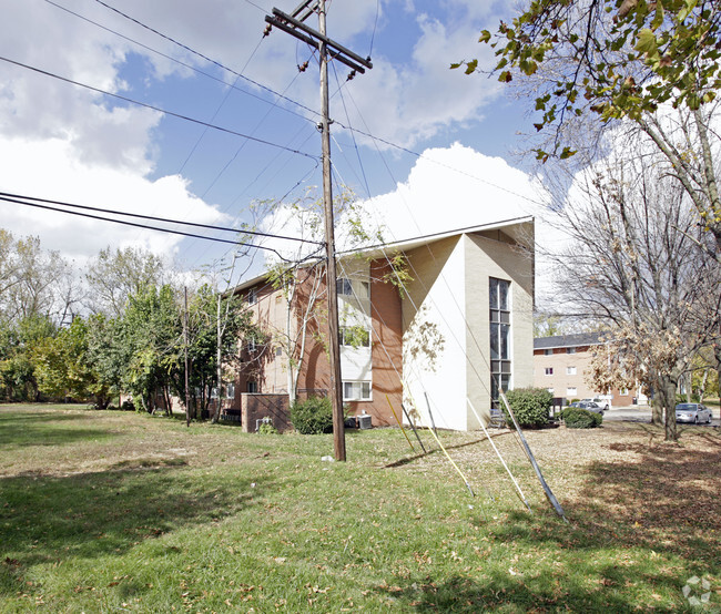 Building Photo - Coves at Columbus on Mayfield Place