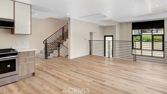 Building Photo - 505 N Santa Anita Ave