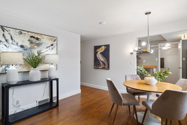 Building Photo - CLICK "REQUEST A TOUR" NOW!