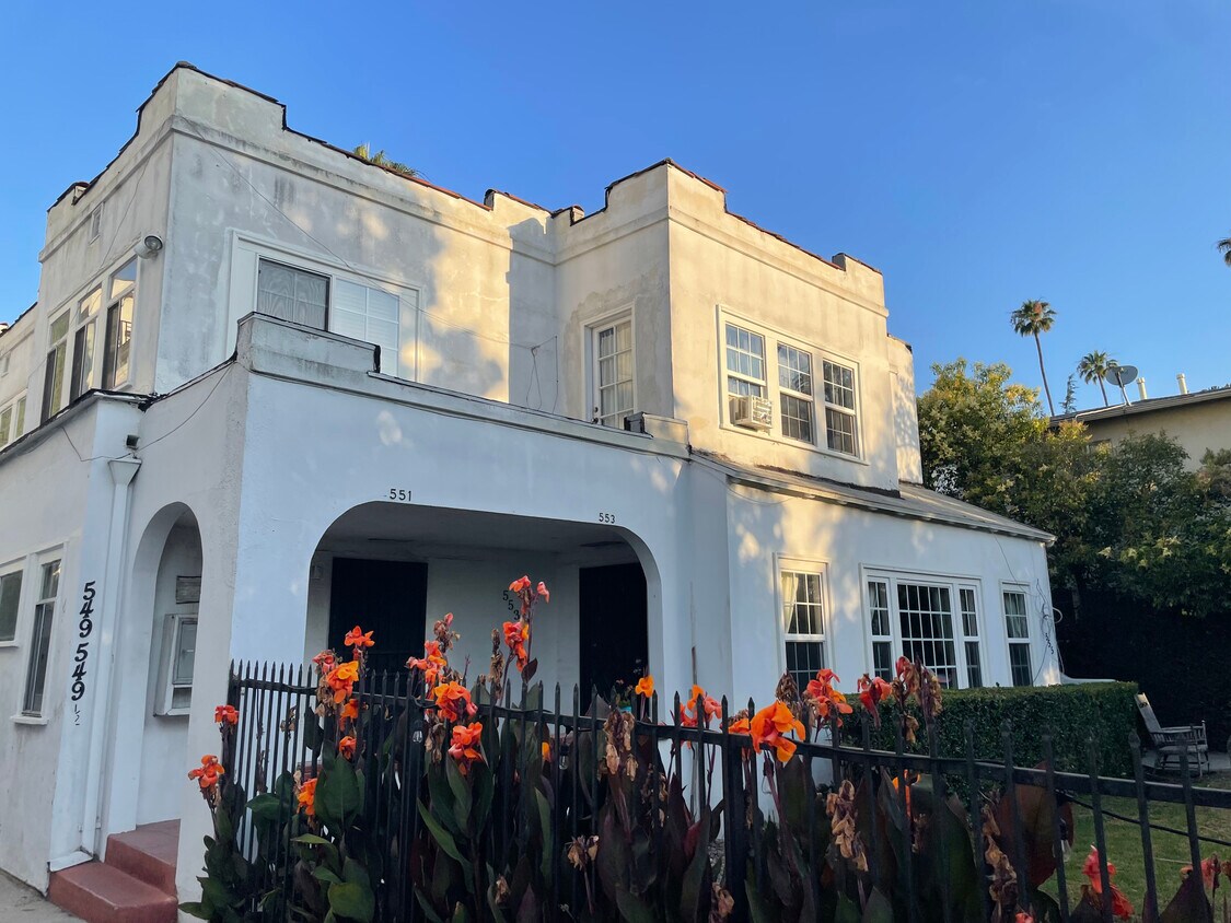 Foto del edificio - 551 N Kenmore Ave