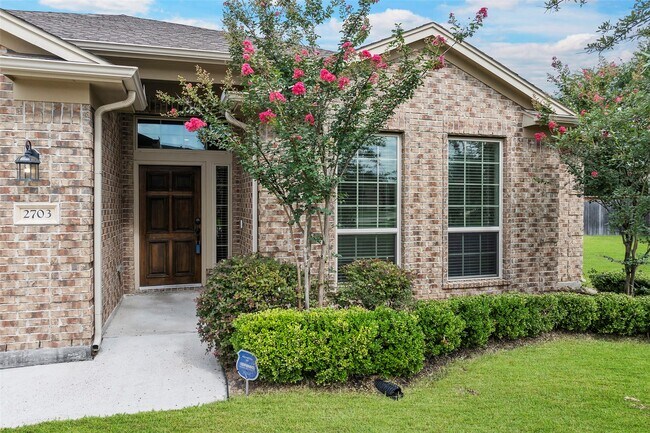 Building Photo - 2703 Barrington Branch Dr