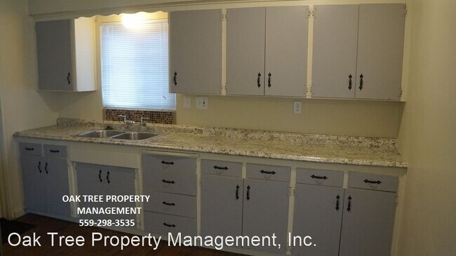 Building Photo - 3 br, 1 bath House - 1344 E. Sussex Way