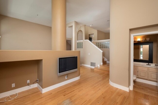 Building Photo - 812 Constellation Ct