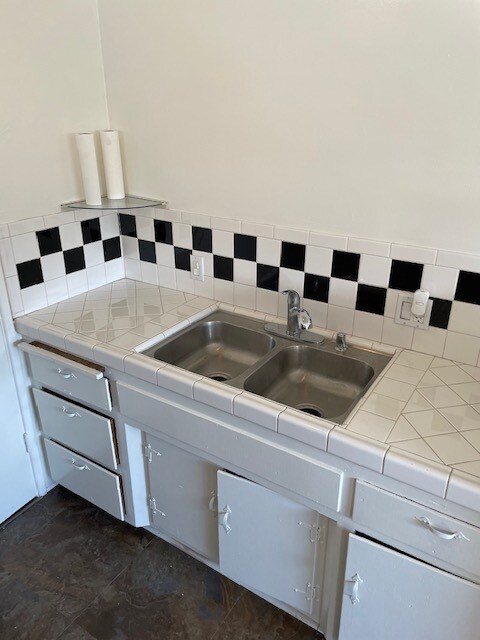 Building Photo - 4623 W 159th St