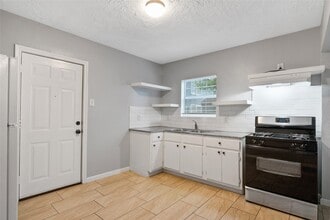 Building Photo - 3117 Isabella St