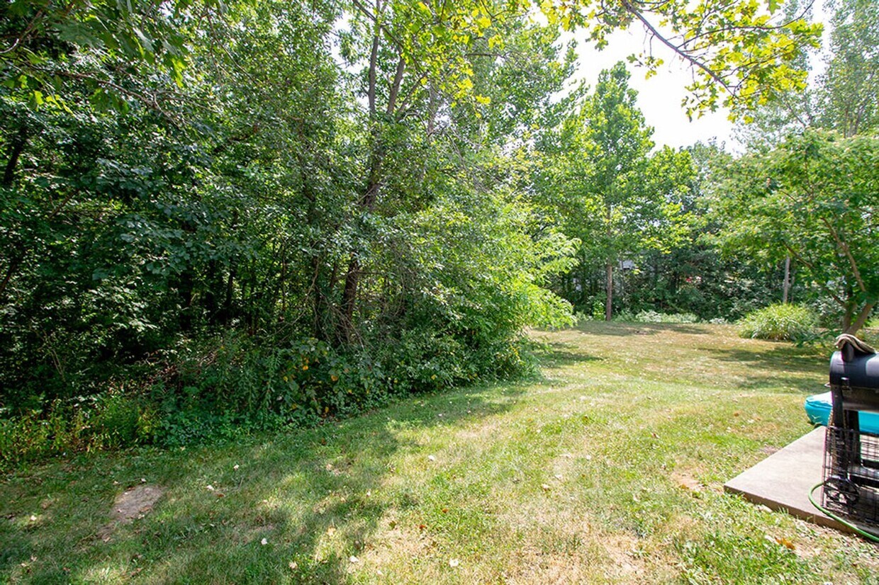 Foto del edificio - 5567-5569 Pinehurst Ln.
