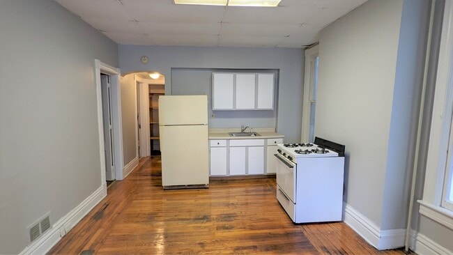 Building Photo - 240 5th Ave
