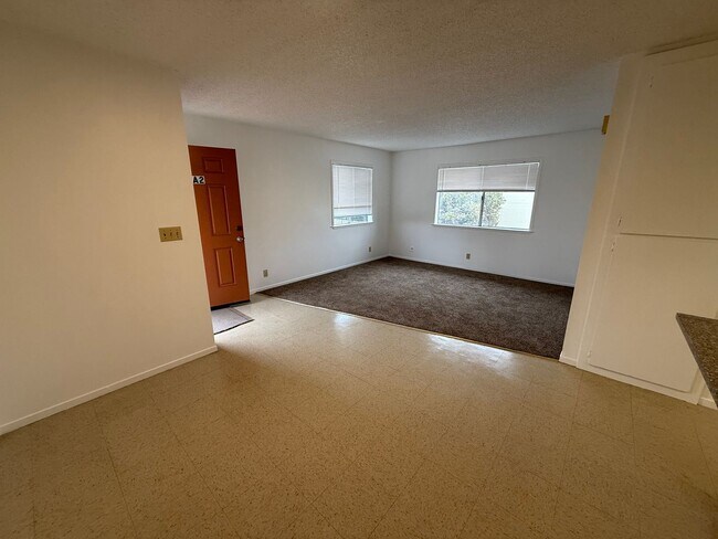Foto del edificio - 118 W Boone St