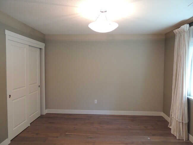 Foto del edificio - Hurry! RARE VACANCY! 3 BR Model home with ...