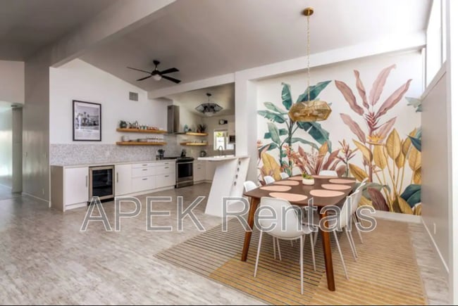 Foto del edificio - 547 N Sunrise Way