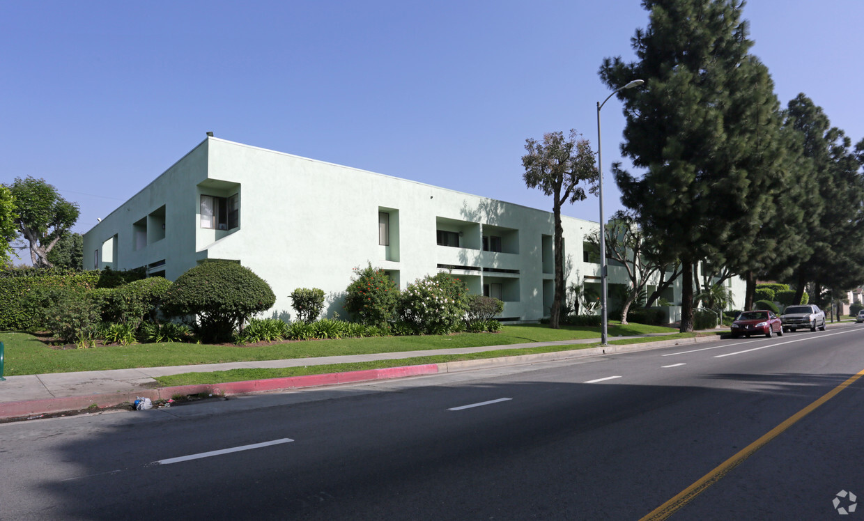 Primary Photo - Wadsworth Apartments